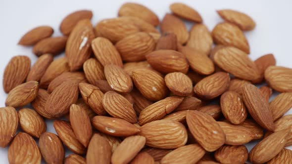 A large amount of almonds fall alt