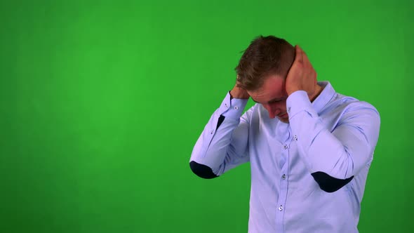 Young Handsome Business Man Has Depresion - Green Screen - Studio alt
