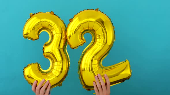 Gold Foil Number 32 Thirty Two Celebration Balloon alt