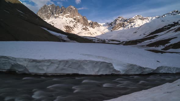 Time-lapse of Sunset in Mountains alt