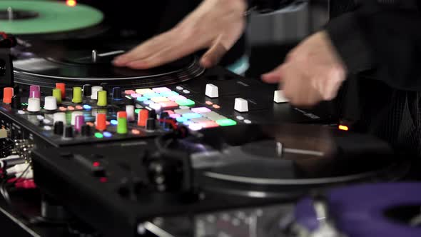 Techno music at the night club alt