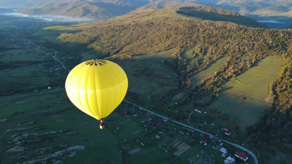 A Balloon Flies Over the Mountains alt