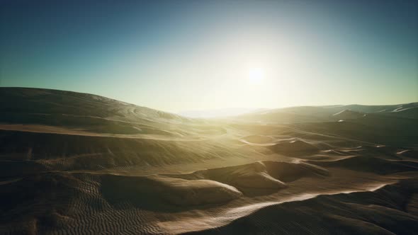 Beautiful Sand Dunes in the Sahara Desert alt