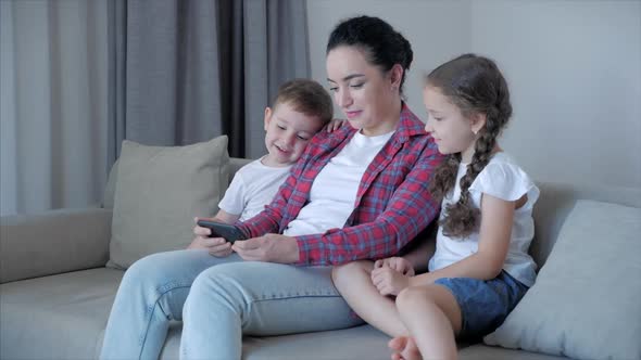 Happy Family,mom and Cute Little Children Watch the Phone,mom Plays with Children at Home,relaxing alt