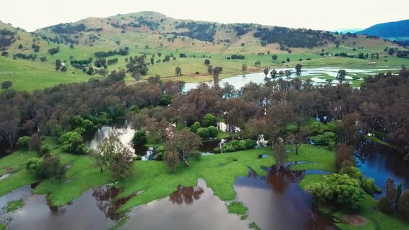 Slow moving drone footage of the swollen floodplains of the Mitta Mitta River near where it enters L alt
