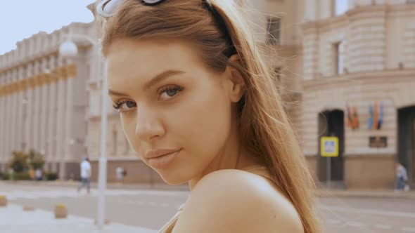 Portrait of beautiful smiling model. Girl dressed in summer hipster clothes alt