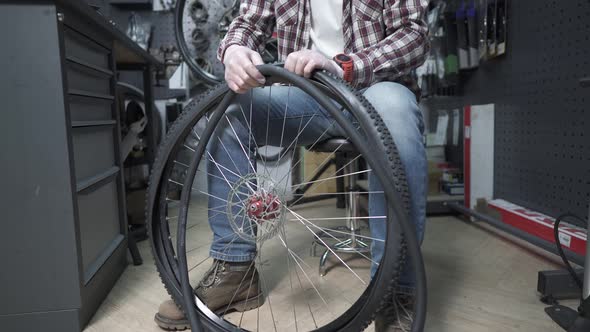 Replacing a Bicycle Tube and Tire in a Bicycle Shop alt