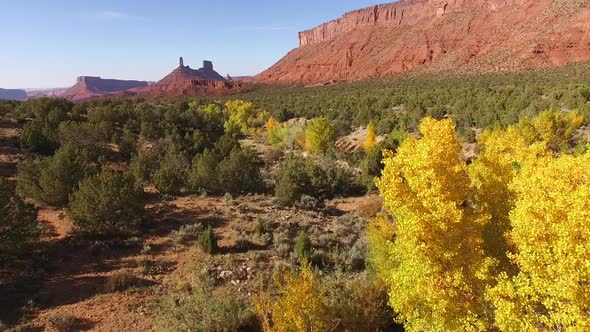 Drone footage toward Castleton Tower in Moab alt