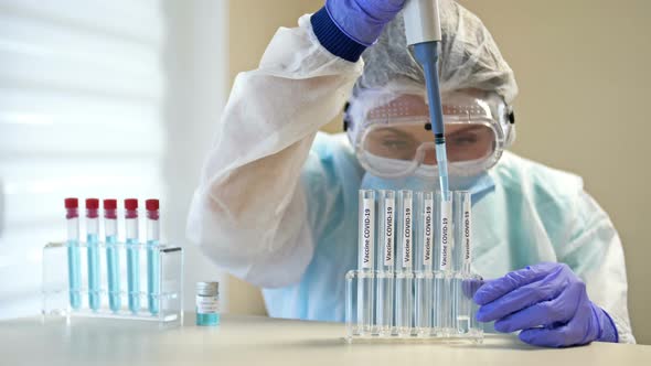 Professional Female Scientist Protective Eyeglasses Mask Making Experiment Reagents Laboratory alt