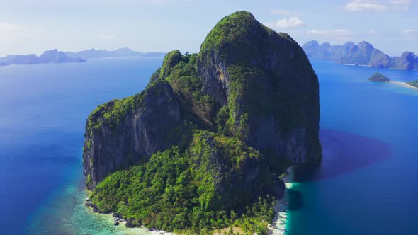 Amazing Nature Landscape Rocky Pinagbuyutan Island and Blue Sea of El Nido, Palawan, Philippines alt
