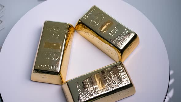 Rotating Gold Bars alt