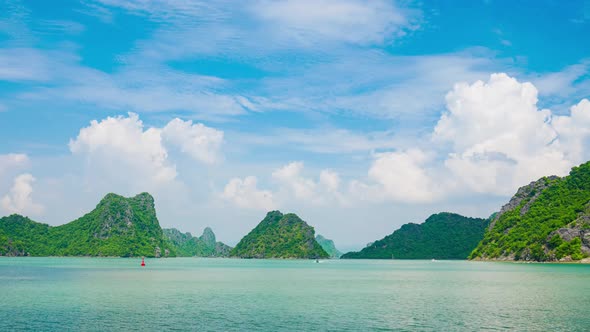 Time lapse: Ha Long Bay from Cat Ba island, famous tourism destination in Vietnam alt