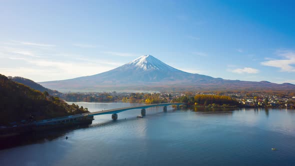 Mount Fuji on morning at Kawaguchiko Lake, Yamanashi, Japan. alt