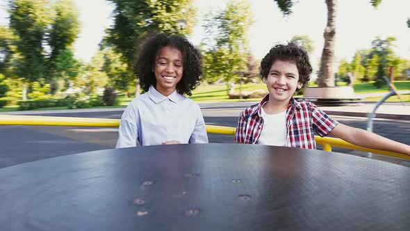 Happy family moments alt