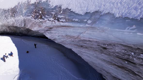 A Huge Ice Wave Froze in the Mountains alt