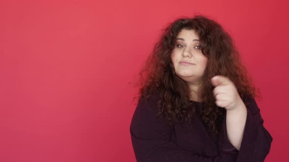 Smart Idea Think Gesture Woman Tapping Temple alt