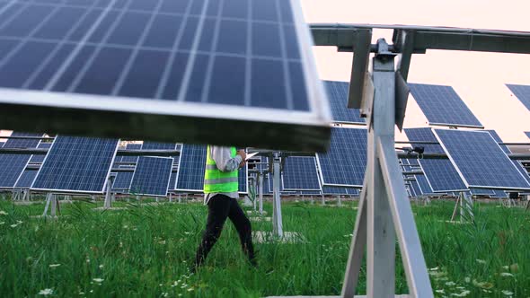 Walking Frame, Sideways, with an Engineer Equipped with a Safety. alt