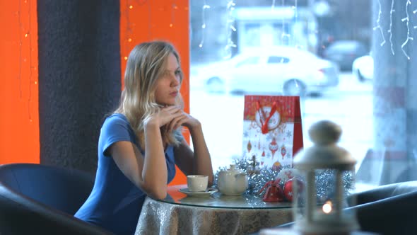 Serious Girl in Cafe alt