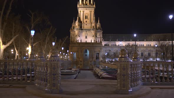 Tilt up of the north tower at Plaza de Espana alt