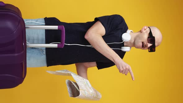 Find Direction Lost Man Vacation Journey Unsure alt