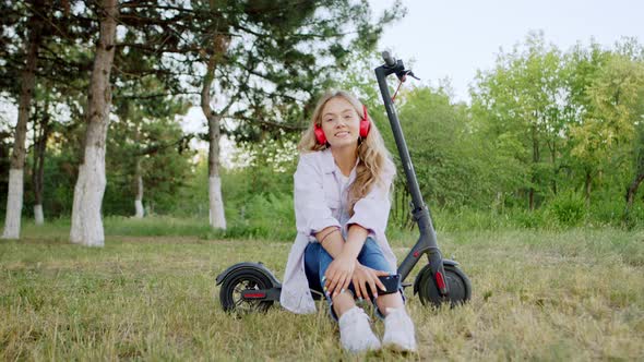 Looking Straight To the Camera Beautiful Woman alt