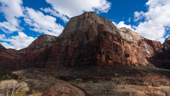 4K Time lapse of mountain in Zion National Park, Utah, USA alt