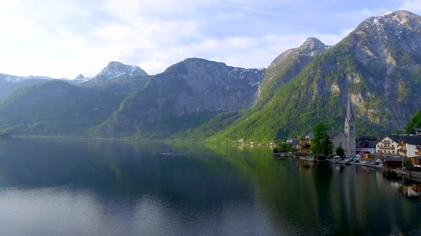 Sunrise over the mountain lake in Hallstatt, Alps alt