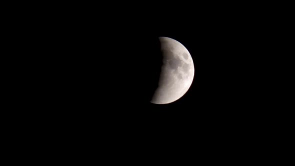 Lunar eclipse: moon moves into the Earth's shadow. Moon moving in real time.