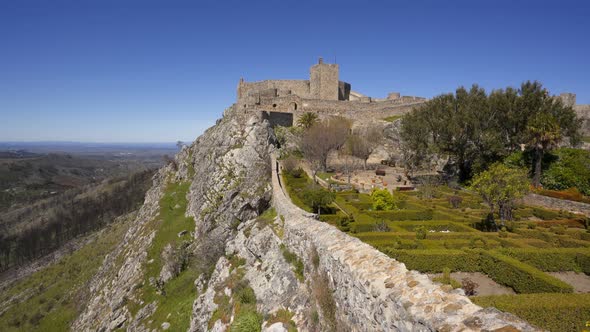 Village of Marvao and castle on top of a mountain in Portugal alt