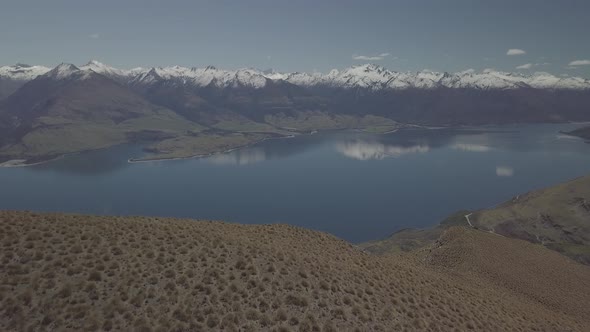 Lake Wanaka in New Zealand alt