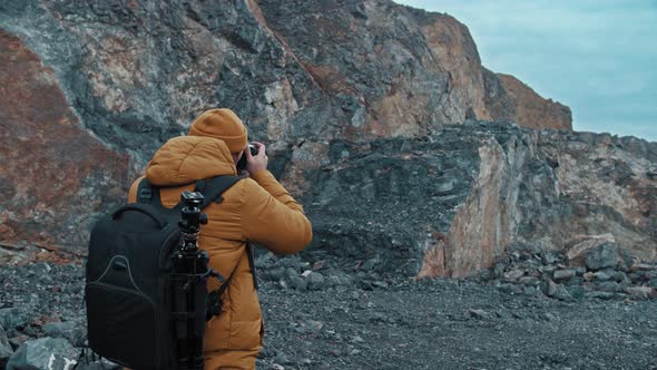 Photographer Takes Pictures of Wildlife in the Background Spectacular Views of the Mountain alt