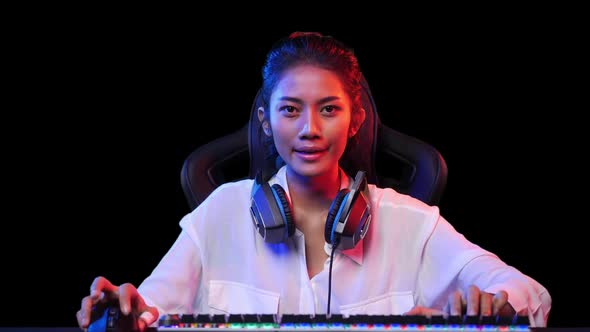 Gamer woman playing game alt