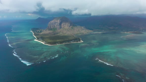 Mauritius Island Waves in the Indian Ocean Coral Reef in the Indian Ocean
