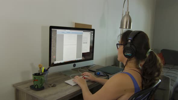 Woman Working at Home During Corona Virus Quarantine alt