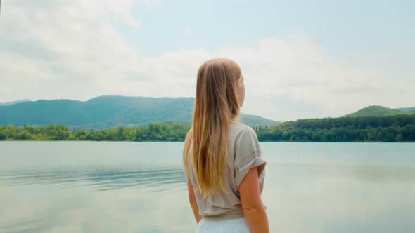 Portrait of Young Woman Enjoy Natural Scenery alt