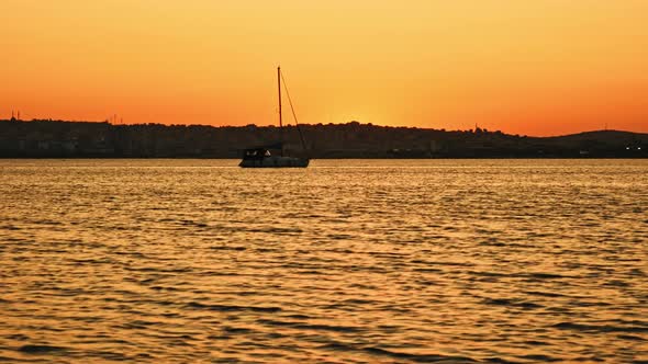Sunset in Bosphorus Istanbul alt