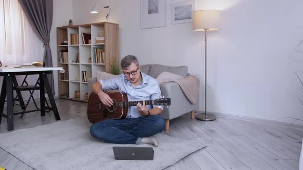 Online Lesson Male Musician Home Education Smart alt