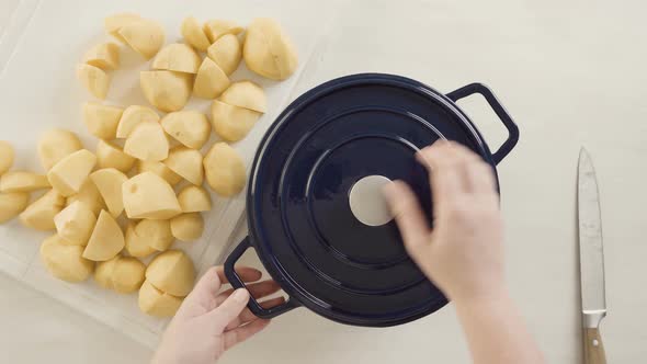 Time lapse. Step by step. Preparing classic mashed potatoes for Thanksgiving dinner. alt