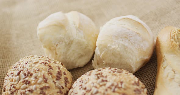 Video of bread on wooden chopping board seeing from above alt