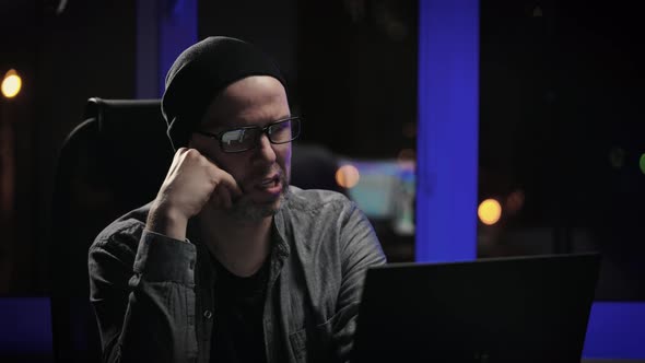 A Tired Freelancer Faced a Problem While Working on a Project alt