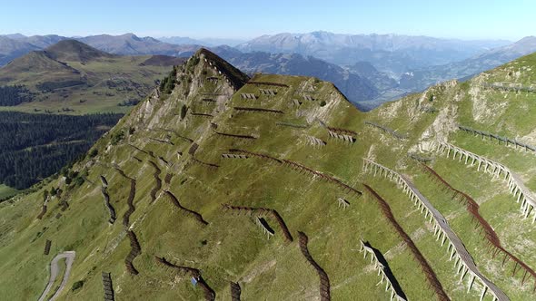 Lawinenverbauungen Alpen. Avalanche barriers in Swiss Mountains. Ouvrages paravalanches Suisse. alt