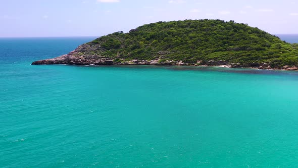Island with foliage in an azure sea,Half moon Bay,Antigua and Barbuda,Caribbean. alt