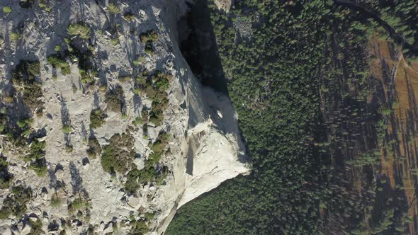 Breathtaking View From the Edge of the Top of El Capitan Mount. Yosemite National Park alt
