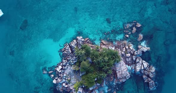4K Aerial Footage of the St. Pierre Island surrounding Blue Water of the Indian Ocean, Seychelles alt