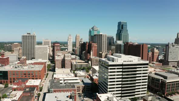 Kansas City Downtown Descend from 400 Feet 4K UHD