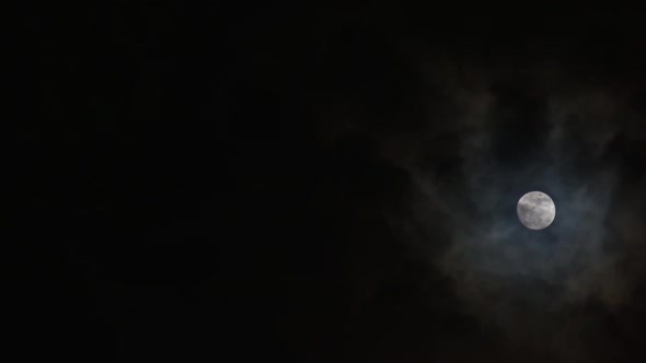 Clouds passing by moon at night. Full moon at night with cloud real time. mystery fairyland scene. alt