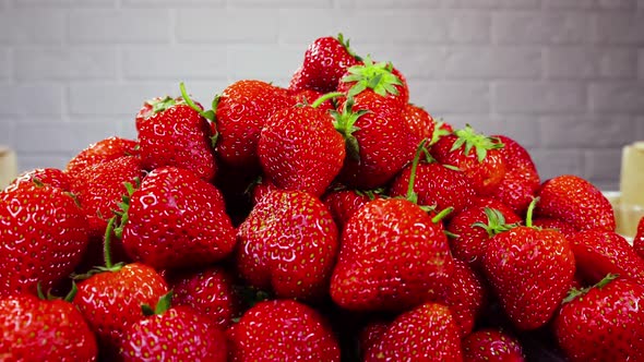 Strawberries in a Box Closeup Red Juicy Ripe Delicious Summer Berries alt