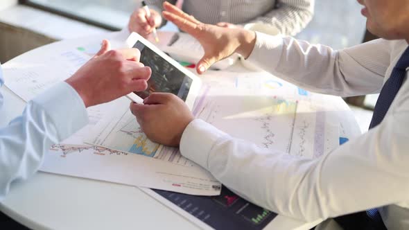 The Team Manager Meets At The Conference Table To Discuss The Financial Securities Market