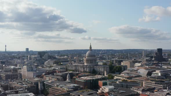 Slide and Pan Aerial View of Saint Pauls Cathedral in City Centre alt
