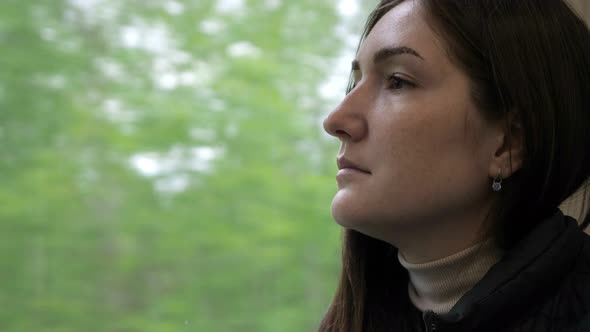 Woman in the Train alt